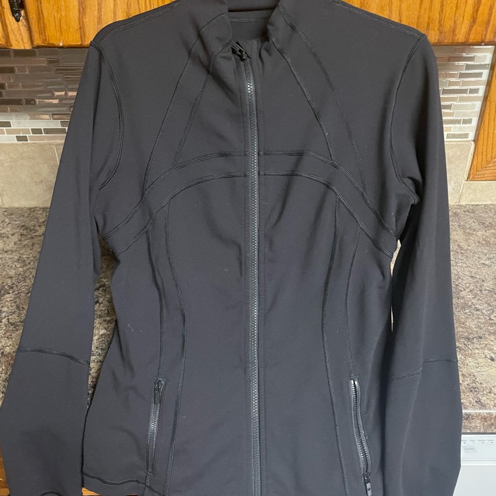Excellent Used Condition….. lululemon define jacket size 10 color is black.